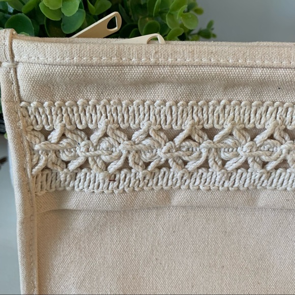 Victoria | Vintage Crochet Canvas Clutch, Cosmetic Case - Picture 3 of 11